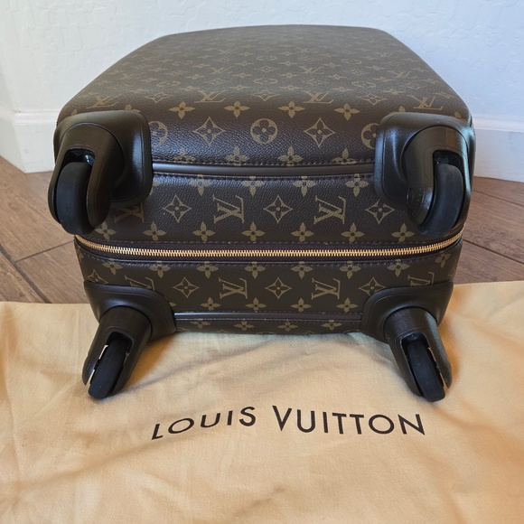 Louis Vuitton  Zephyr 55 Suitcase - Picture 4 of 16